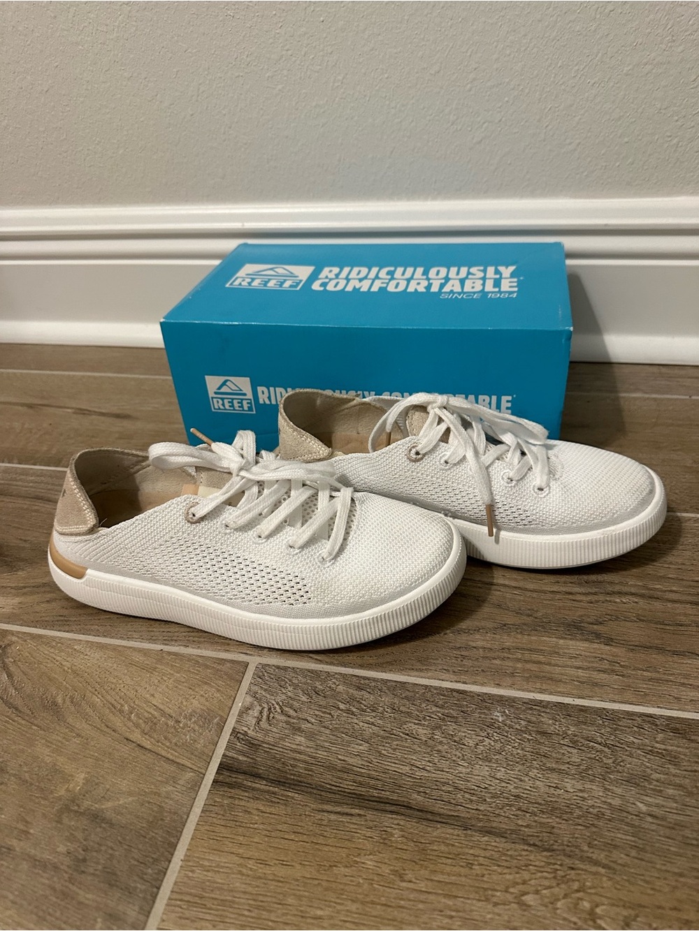 Reef Neptune White Knit Sneakers size 6
